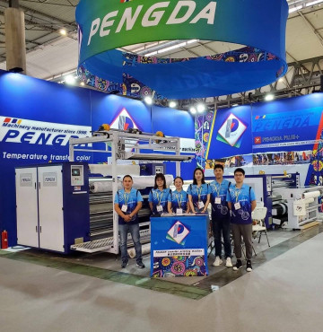 Máy ép nhiệt khổ lớn cho vải in chuyển nhiệt từ PENGDA đáng tin cậy